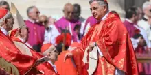 Passo indietro di Becciu. "Obbedisco a Francesco, non entro in Conclave"