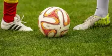 Inghilterra, atlete trans bandite dal calcio femminile
