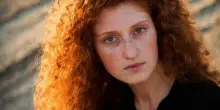 Capelli ricci, le acconciature di tendenza (anche per over 60)
