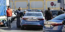 Si finge massaggiatore e la stupra in un garage. Arrestato pakistano