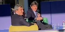 "Non lo dici mai questo". Cairo contestato al Festival di Dogliani