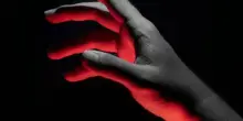 Sentenza choc: toccare il seno non è violenza