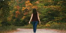 Gli outifit di tendenza per indossare i jeans a 50 anni