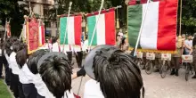 I prof non vogliono i bersaglieri a scuola. E scoppia la bufera