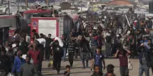 L'Idf avanza a Khan Younis. Aiuti, giallo sugli spari ai civili