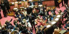 Dl Sicurezza è legge. Caos in Aula. Meloni: "Tuteliamo i cittadini"