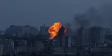Missili e droni russi su Kiev: "Il più grande attacco dall'inizio della guerra"