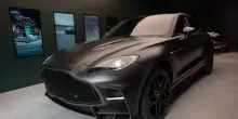 Debutta a Bologna la nuova Aston Martin DBX S, super SUV da 727 CV