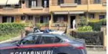 Anziano accoltellato nella sua villetta, la nuora finisce in manette