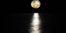 Luna delle fragole, cos'è l'evento eccezionale che accade ogni 18 anni: la prossima sarà visibile nel 2043
