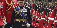 "Vergognoso". Il labiale di Carlo III: cosa ha detto a Camilla durante la parata