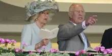 I cavalli, il dress code, le scarpe lucidate con lo champagne: i segreti dietro la "passione" della royal family