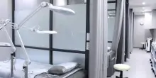 Ha un infarto durante il turno e si allontana per un esame. Medico licenziato