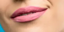 Rossetto alle labbra, quale evitare e quale no? I consigli per le over 50