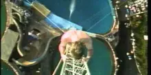 Il "Tuffo suicida" di Rick Winters: dentro una piscina da 52 metri d'altezza