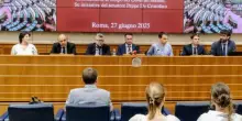 Il prete amico dei migranti attacca Meloni