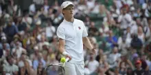 L’Italia perde pezzi a Wimbledon e Sinner studia da agitatore di folle