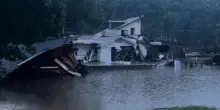Texas, fiume straripa e travolge i campi estivi: 6 morti e centinaia di dispersi, molti bambini