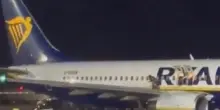 Falso allarme incendio sul volo Ryanair: passeggeri in fuga dalle ali dell'aereo. Cosa è successo