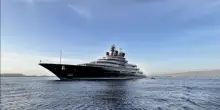 Luminance, il super yacht da 500 milioni di dollari del magnate ucraino in vacanza in Italia