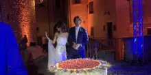 Angelo Ciampini e Penelope Pozzar come i Bezos. Chi è la coppia che ha affittato un borgo per il matrimonio