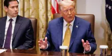 Trump rinvia i dazi all'Ue. Ma minaccia nuove tariffe