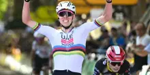 Pogacar show al Tour per la vittoria numero 100