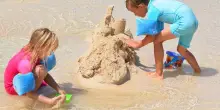 Perché non dovresti scavare buche in spiaggia: può essere letale