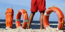 Rimini, bagnini in sciopero: “Vogliamo la pausa pranzo e più sicurezza in spiaggia”