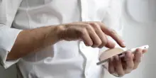 "Trecento euro per 90 minuti di lavoro": la truffa via SMS che promette stipendi d’oro