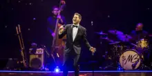 Michael Bublé compie 50 anni: la malattia del figlio, ha recitato in "X-Files", chi è la moglie attrice. Tutti i segreti