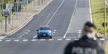 Pavia, quattro 16enni su un'auto rubata non si fermano all'alt e si ribaltano