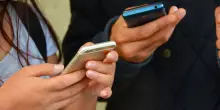 "È una disgrazia, adesso mi toccherà studiare”. L'assurdo sfogo dello studente senza cellulare in classe