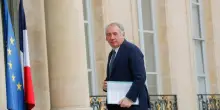 Parigi, Bayrou appeso a un filo. "I più ricchi dovranno pagare"