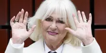 Loretta Goggi e quella frecciatina a Carlo Conti: "Non l’ho più sentito". Poi la rivelazione su Pippo Baudo