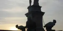 A Livorno vogliono liberare i "Quattro mori". "Nuove statue senza catene, uno farà i tuffi"