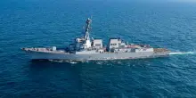 Nave da guerra Usa a 10 km dalle coste del Venezuela. Caracas: "Preparano l'invasione"