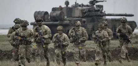 Meno truppe lungo il fianco Est della NATO: la mossa di Trump in Europa