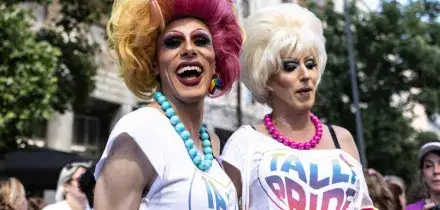 Il Sinodo: "La Cei supporti i gay pride"