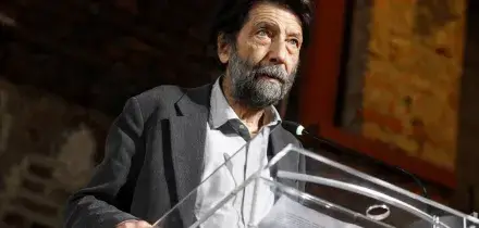 La decisione di Massimo Cacciari: il filosofo si sposa a 81 anni