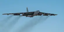 Jet di linea sfiora un bombardiere B-52 e vira all’improvviso: “Nessuno ci aveva avvisati”