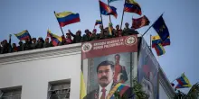 I caccia di Maduro sopra la nave americana
