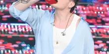 Olly, polemica dopo la cena "balorda" con gli amici: "Cafoni"