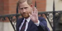 Harry e i tentativi di riavvicinarsi alla famiglia: ora "gioca" la carta nonno Filippo