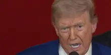 Rivelazione del WSJ: "Lettera oscena di Trump a Epstein". Lui smentisce e querela