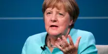 L'ammissione di Angela Merkel: "Ha reso Adf forte, ma giusto accogliere i rifugiati"