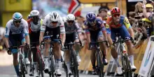 Borraccia e trucchetti alla Fantozzi: bufera sul Tour del france che diventa la Coppa Cobram