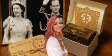 Dalla torta di nozze di Elisabetta II alle croste della pizza di Elvis: cosa c'è dietro i feticci alimentari