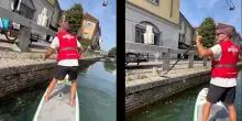 Getta la sigaretta nei navigli e l'attivista lo fulmina così: "Prova a rifarlo e..."