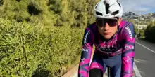 Perde il caschetto e finisce contro un cancello, grave ciclista 20enne al Giro della Valle d'Aosta
